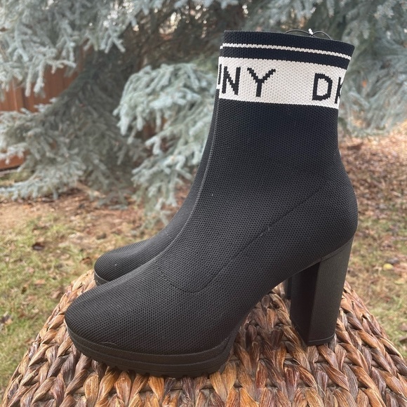 DKNY Women's Black Tessa Knitted Monogram Ship on Platform 4” Heel Ankle Boots - Picture 10 of 12